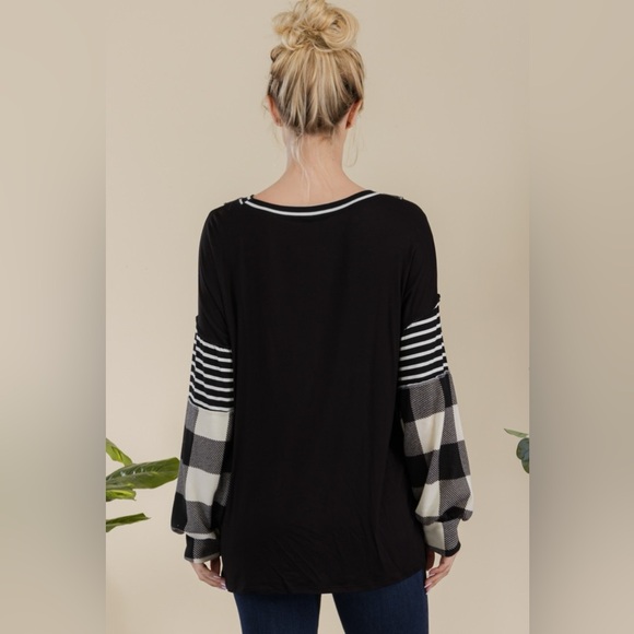 Celeste Full Size Color Block Exposed Seam T-Shirt 10010035219 - Picture 2 of 5